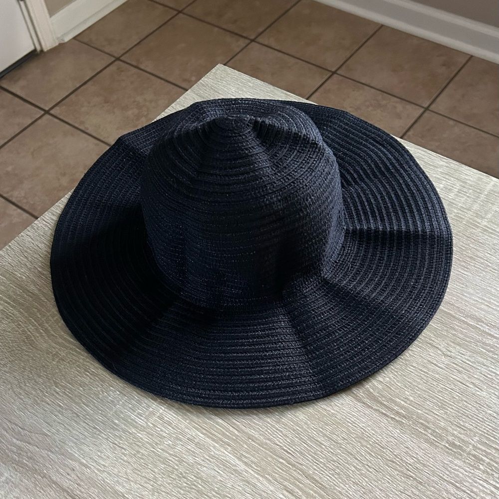 NWOT … SUN LILY “Roll - N - Go” Sun Hat